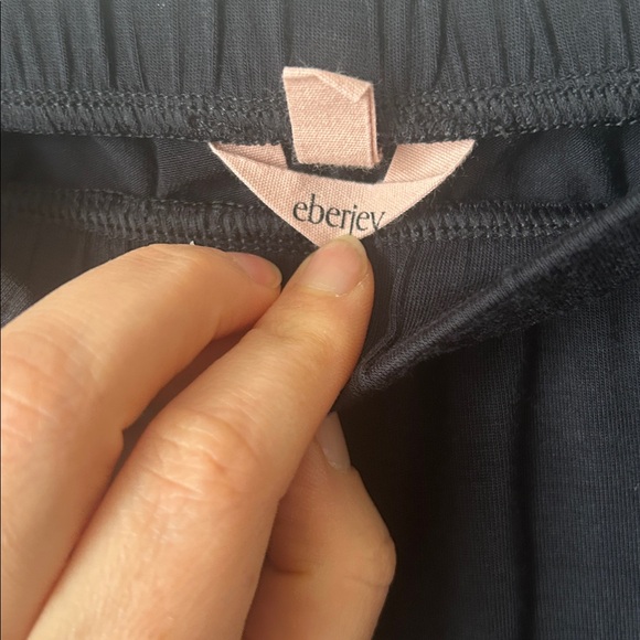 EBERJEY GISELE EVERYDAY STRAIGHT LEG PANT black size medium - Picture 8 of 11